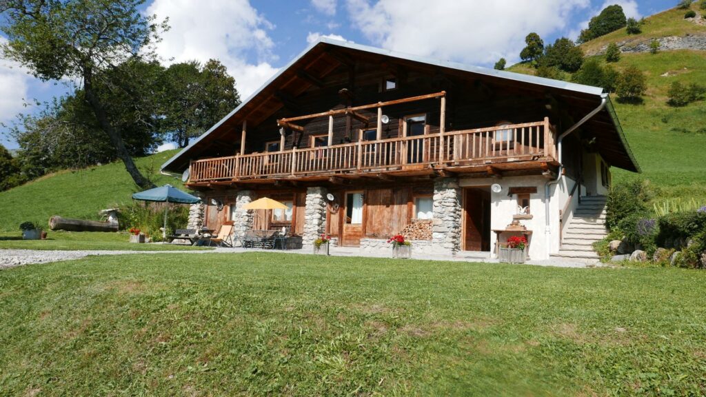 Chalet du Planay - magnifique chalet d'alpage intérieur bois proximité des pistes